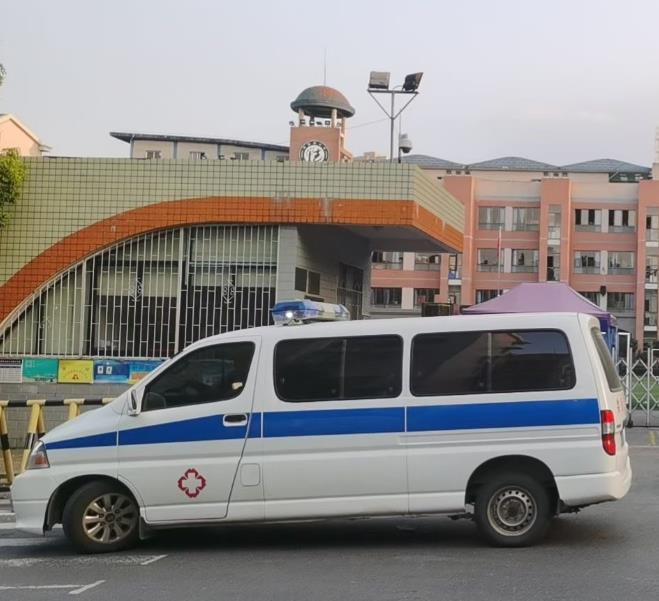 后安镇救护车出租护送骨折病人一公里多少钱